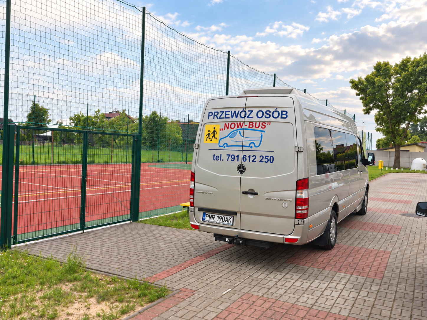 Bus NOW-BUS - Mercedes Sprinter od tyłu